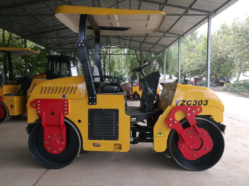 YZC303型3吨压路机